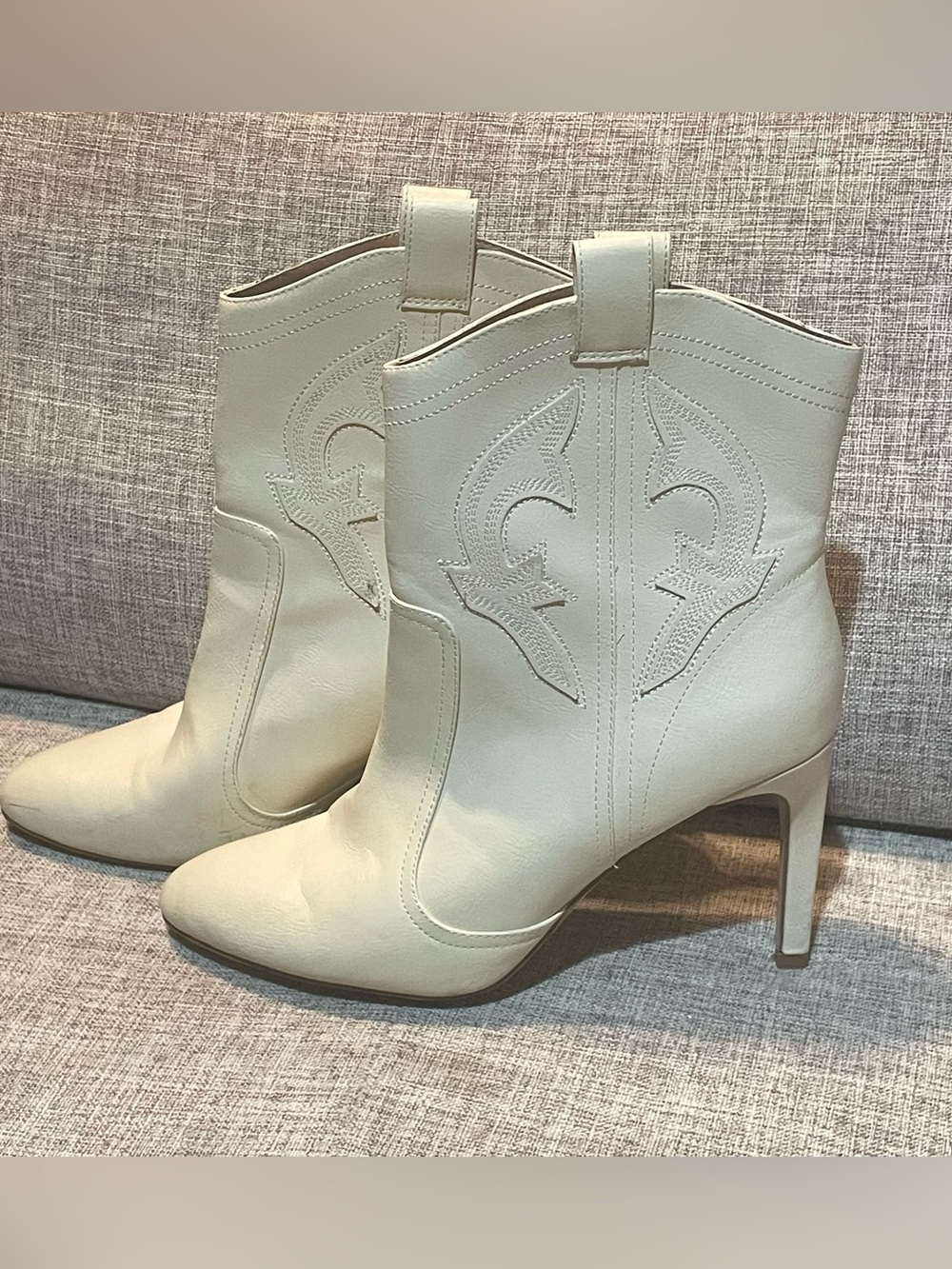 BCBGeneration Sara Cream Western Booties 7.5